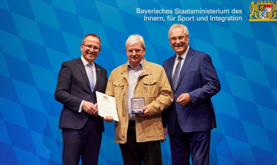 Ehrenmedaille für besondere Verdienste um den Sport in Bayern für Klaus Mayr von der Spielvereinigung Deuringen e.V.